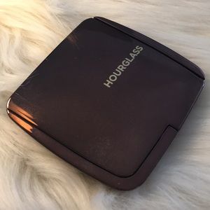 Hourglass Ambient Lighting powder